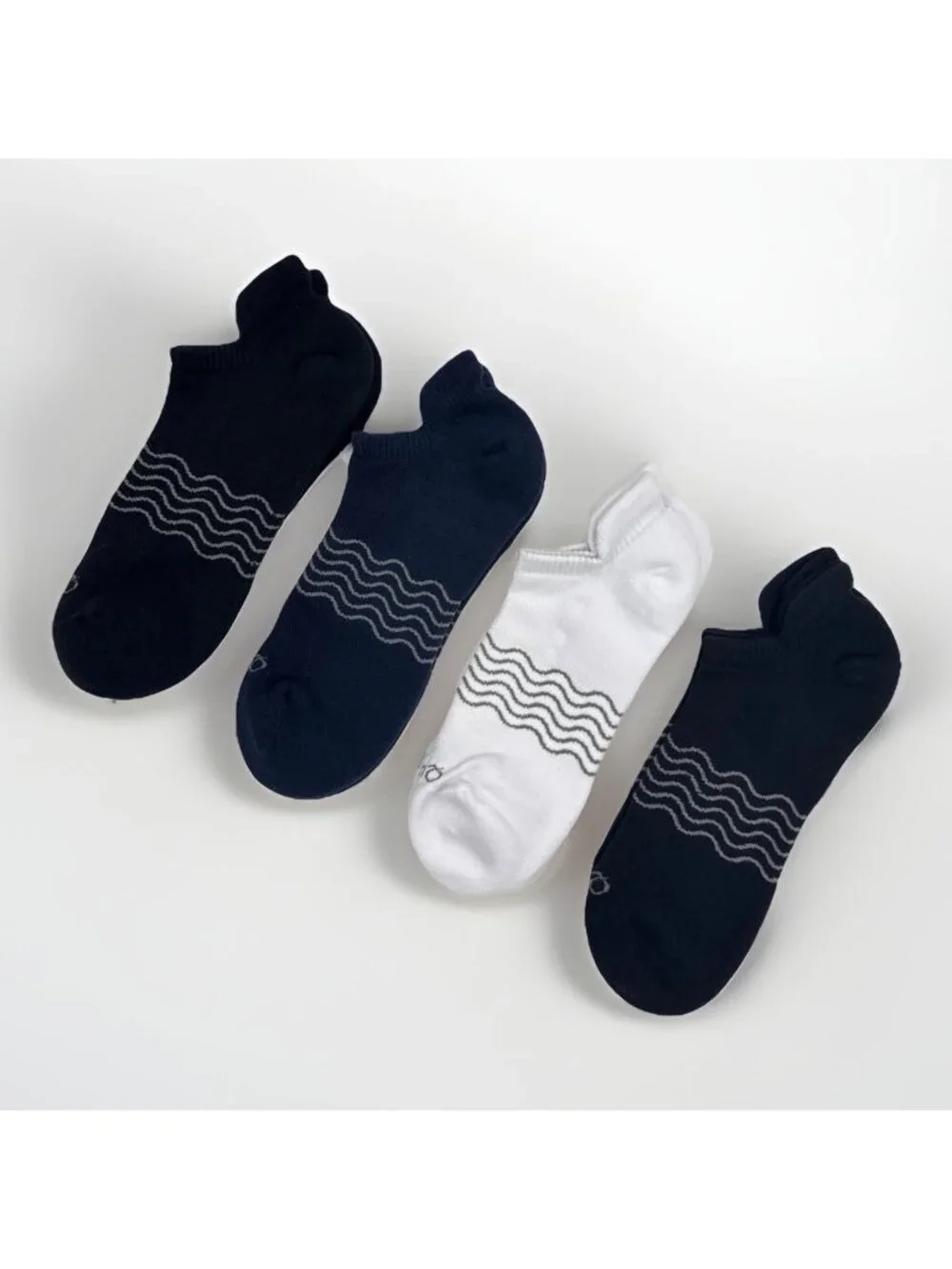 Quince Men's Organic Cotton Ankle Socks 4-Pack in Black/Navy/White Size XS/S 5-8